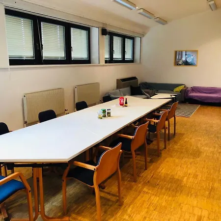 Sleep24 - Monteur In ホームステイ